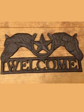 Cast Iron Two Horse Heads & Star Welcome Sign 13 1/4" wide by 6 5/8" tall 1001